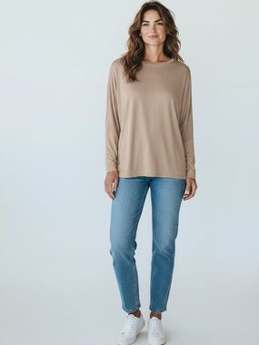 Relaxed Long-Sleeve Tee in Taupe